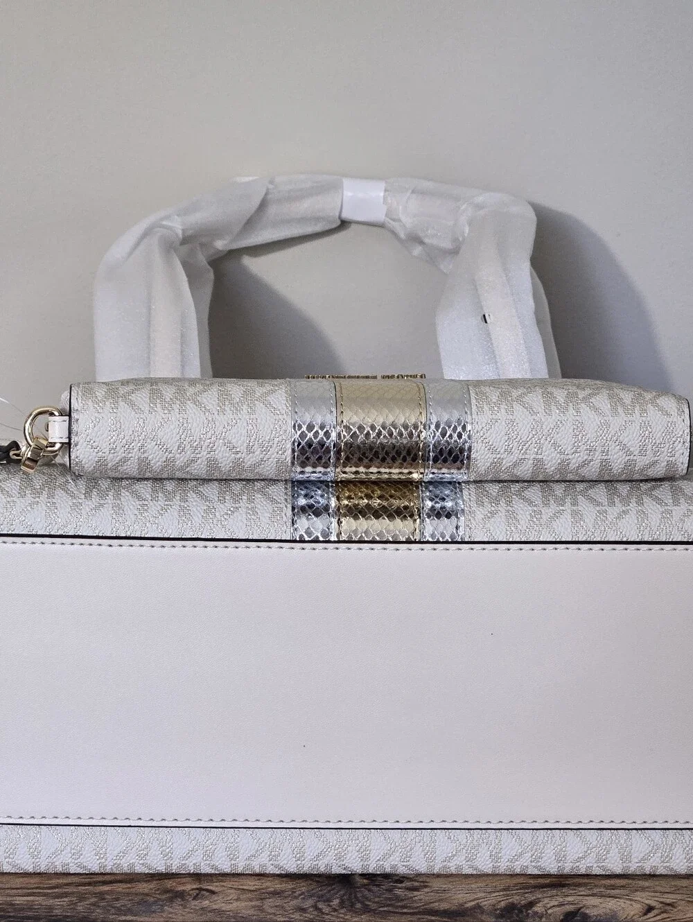 Michael Kors Sheila Large Mettalic Tote And Wallet Set